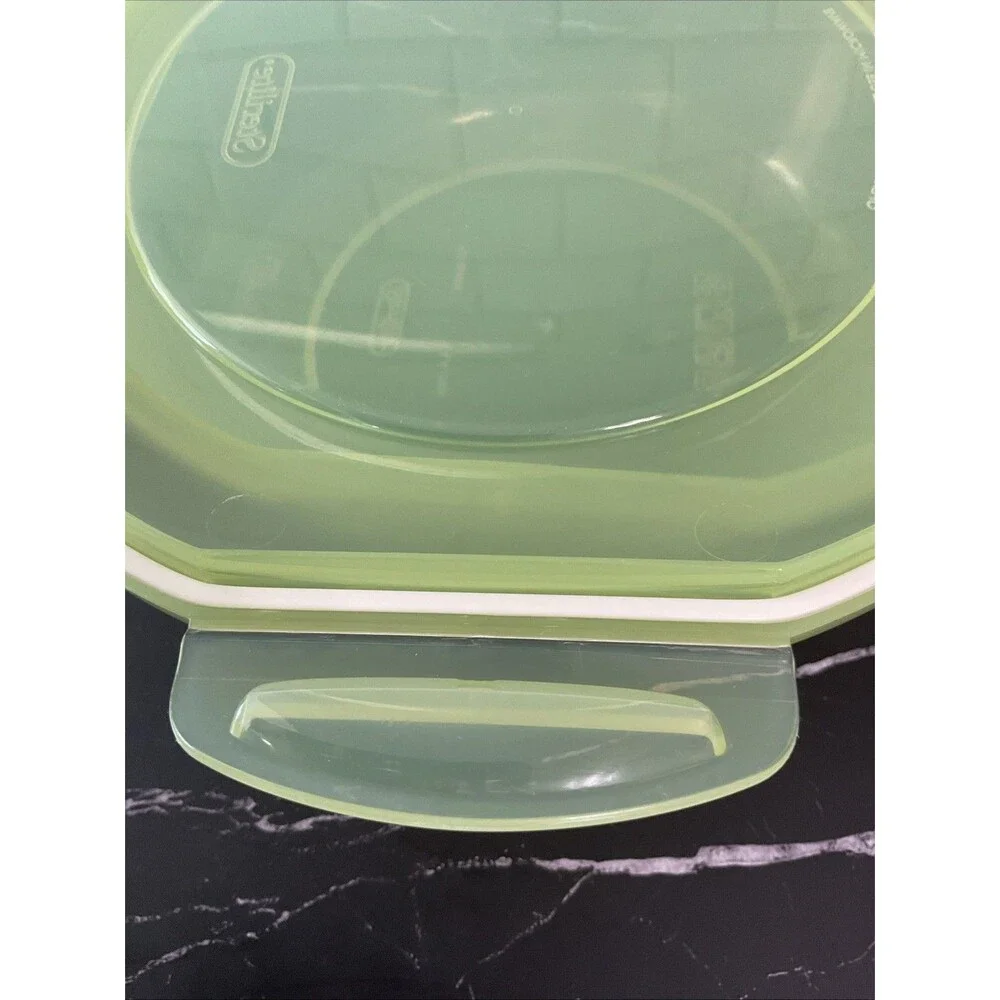 Sterilite Ultra-Seal 4.6 Qt Bowl, Airtight Food Storage Container, Plastic, Latc